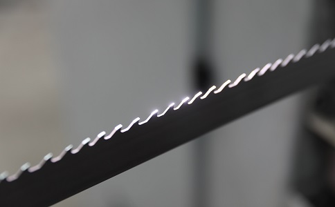 长寿双金属带锯条产生切削噪音的原因具体有哪些？